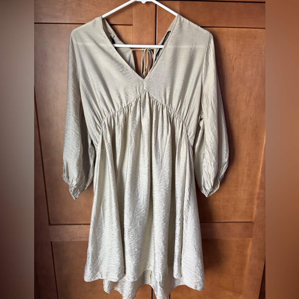 H & M pale green dress medium